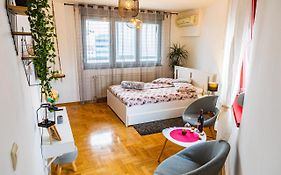 Flexible Selfcheckins 15 & 19 - Zagreb - Garage - Loggia - New - Apartments Repinc